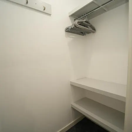 Impeccable 1-Bed Apartment in Merthyr Tydfil Esterno foto