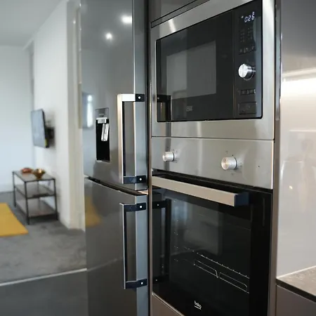 Impeccable 1-Bed Apartment in Merthyr Tydfil Esterno foto