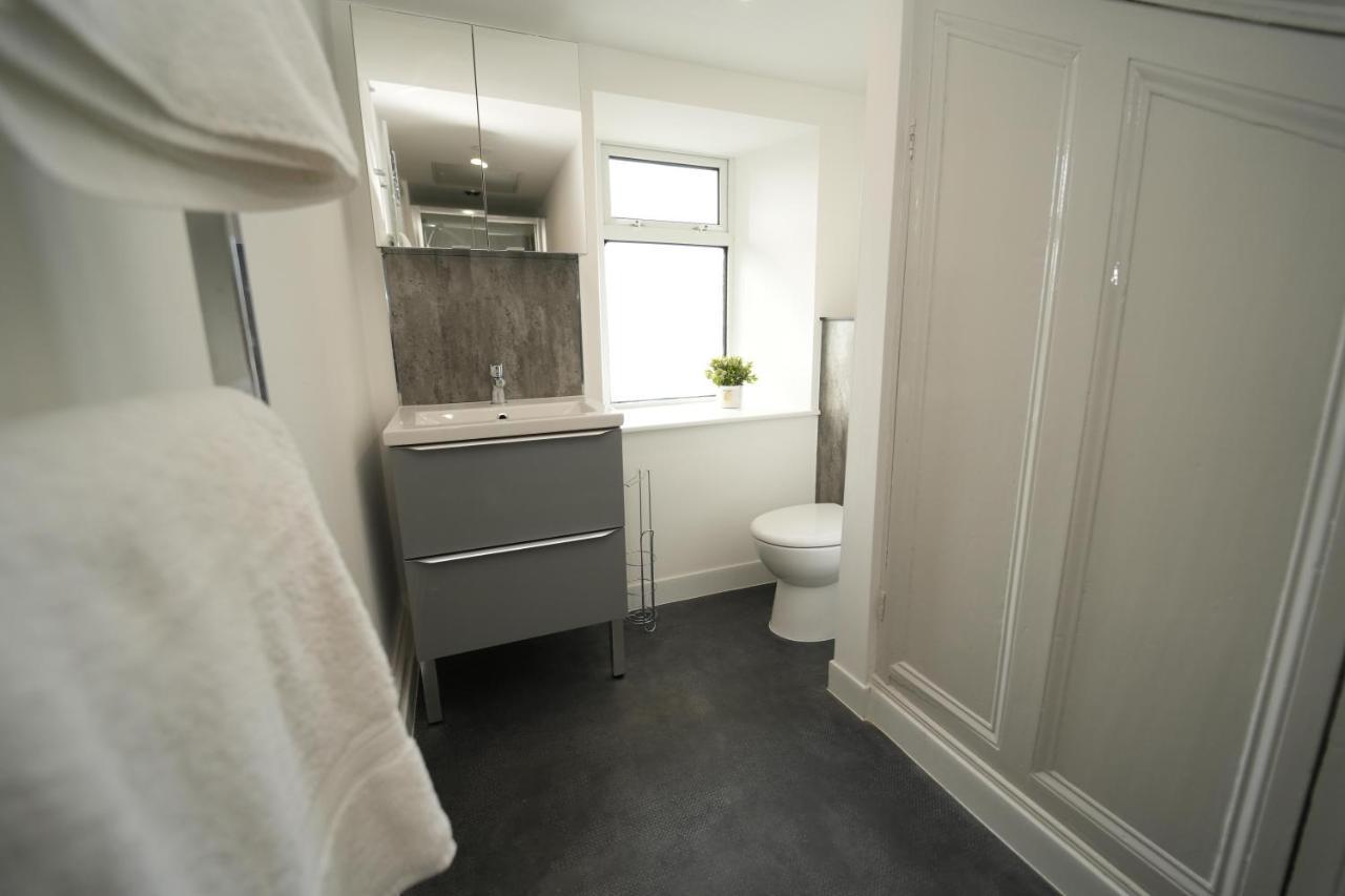 Immaculate 1-bed In Apartment Merthyr Tydfil