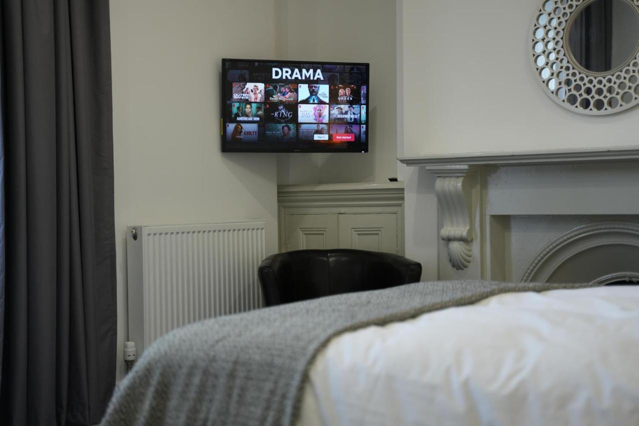 Immaculate 1-bed In Apartment *