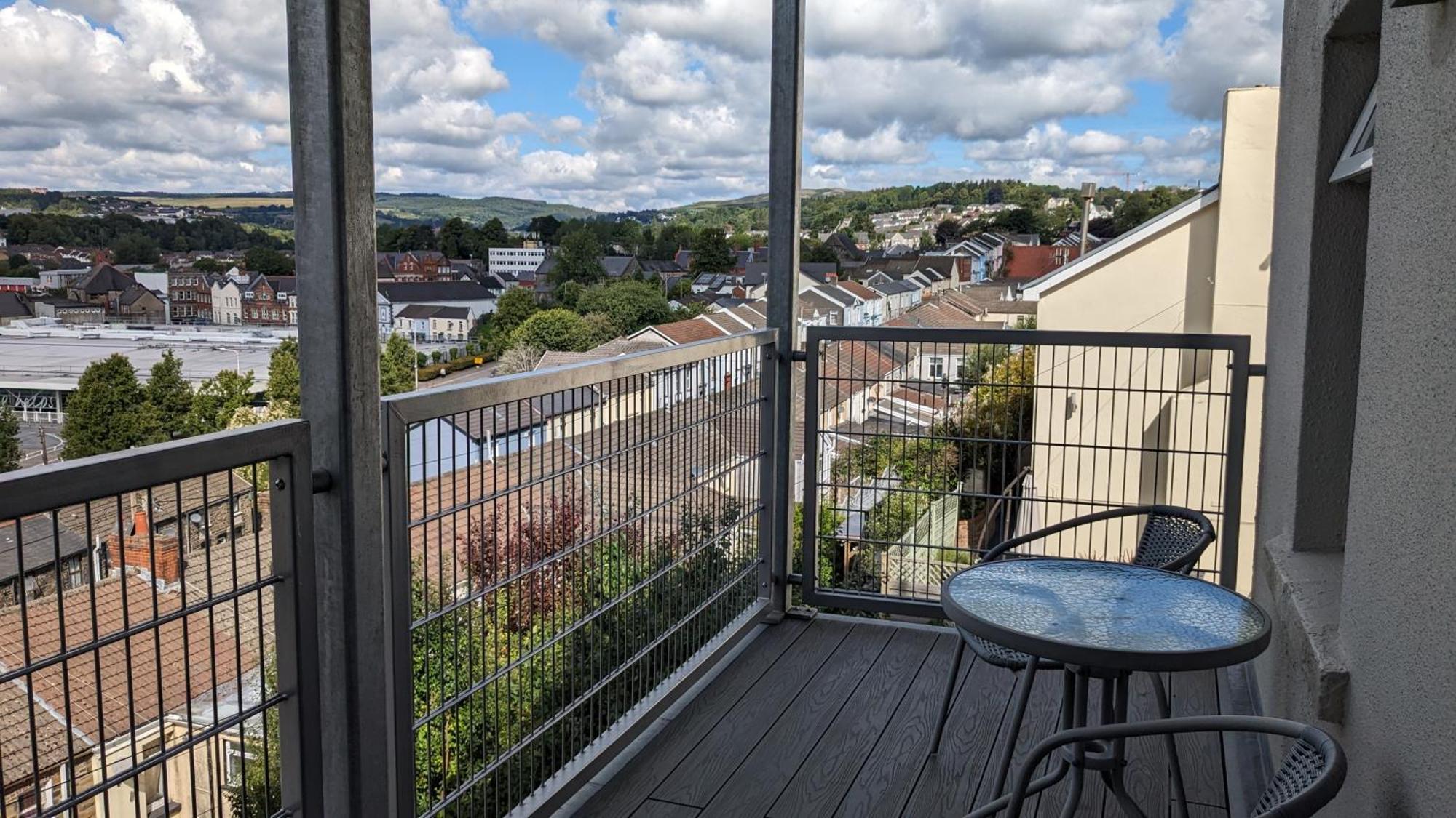 Immaculate 1-bed In Apartment *